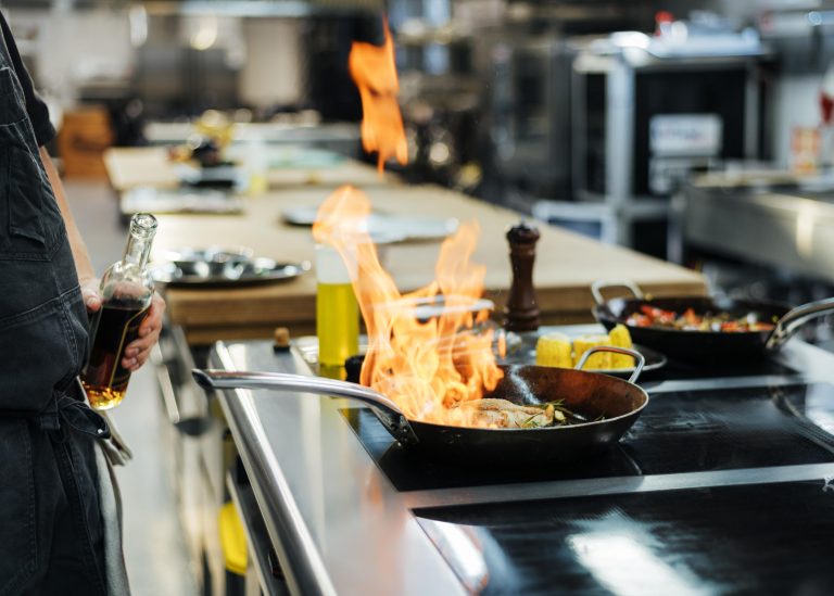¿Cómo reducir el tiempo de espera en el servicio de tu restaurante rentable?