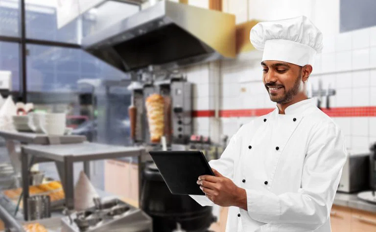 Claves para minimizar el estrés en tu restaurante: optimización y bienestar laboral